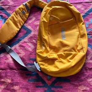 CamelBak Arete 8 Yellow Shoulder Sling Bag